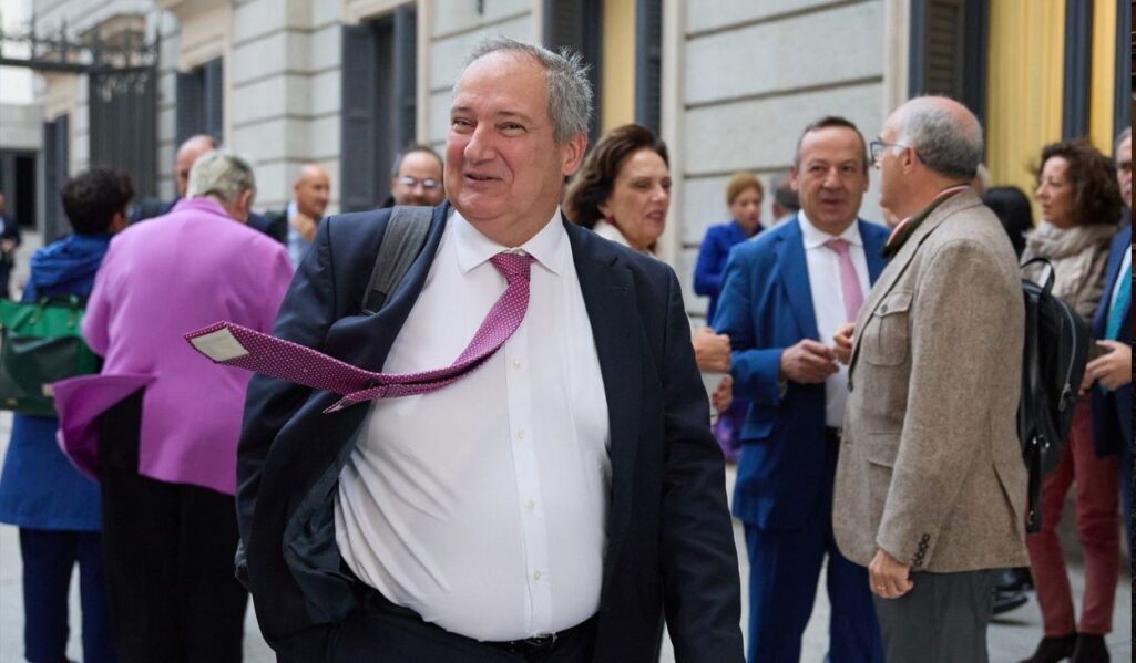 El ministro de Industria, Jordi Hereu, llega a una sesion de control al Gobierno, en el Congreso de los Diputados