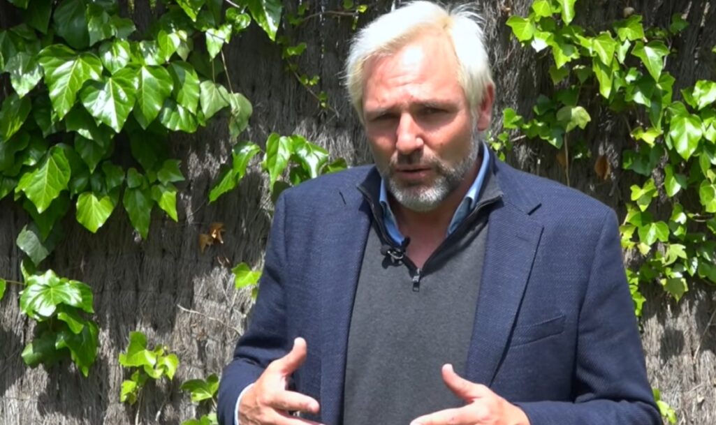 El mitico guardameta de Real Madrid o Valencia, entre otros equipos, y de la seleccion española se dedico tras dejar el futbol al mundo del rally. Y no le fue nada mal. De hecho, Santiago Cañizares llego a proclamarse campeon de la Comunidad Valenciana.